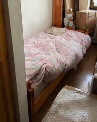 Letto singolo in legno massello