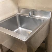 lavandino in acciaio