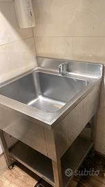 lavandino in acciaio