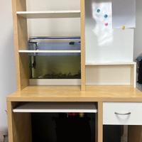Scrivania libreria + ripiani e pannello magnetico