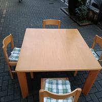 Sala con tavolo da pranzo allungabile