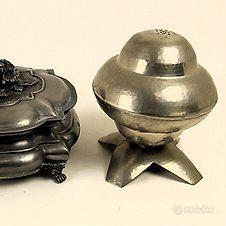 Scatola ed espandi profumo in peltro.