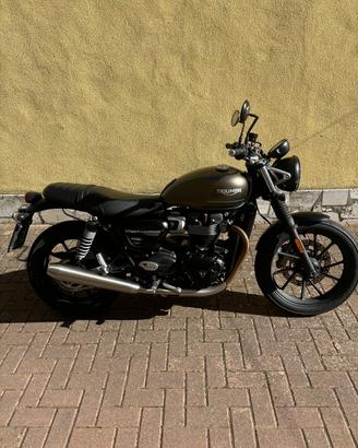 Triumph street twin bonneville 900