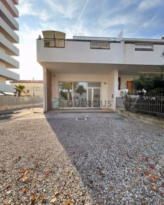 Negozio a Jesolo (VE) - Piazza Mazzini