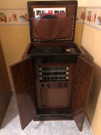 Credenzina radio vintage, con giradischi integrato