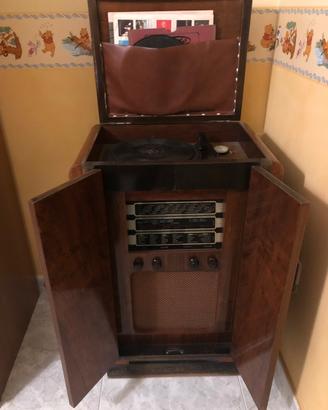 Credenzina radio vintage, con giradischi integrato