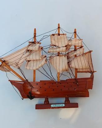 Nave, veliero, vascello in legno in scala