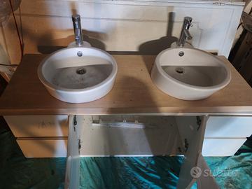 Mobile bagno con due lavandini 