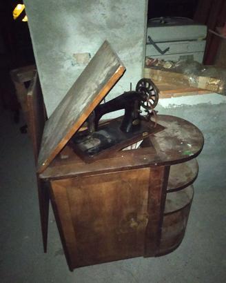 macchina da cucire con tavolo a scomparsa vintage