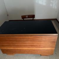 Scrivania in legno massiccio vintage