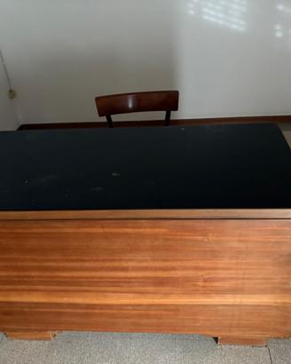 Scrivania in legno massiccio vintage