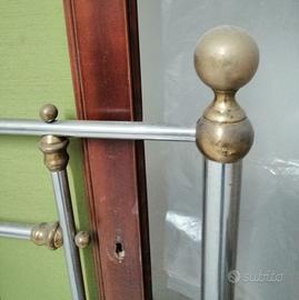 letto acciaio e ottone 