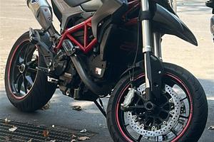 Ducati hypermotard 821