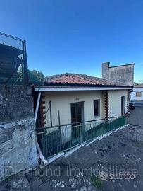 Casa singola con garage a Milo-Fornazzo