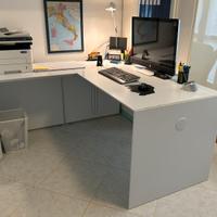 Scrivania da ufficio bianca