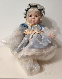 Bambola in fine porcellana da collezione 