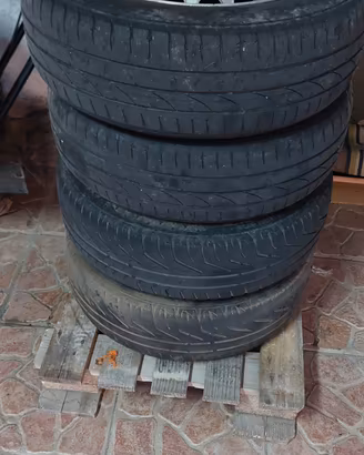 Pneumatici 175/65R14 completi di cerchio