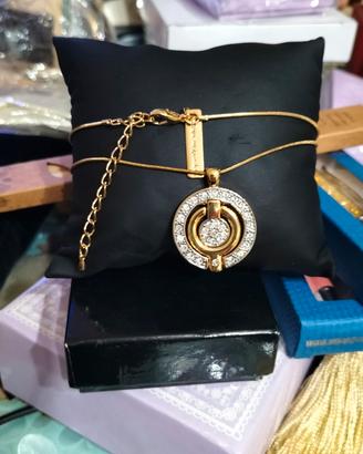 collana con ciondolo 