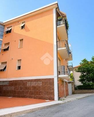 4 LOCALI A CARRARA