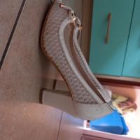scarpe bianche e trasparenti con tacco