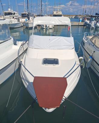 Barca senza patente semicabinata