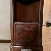 Mobiletto angolare  in legno con anta apribile