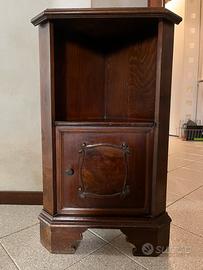 Mobiletto angolare  in legno con anta apribile