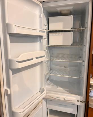 Frigo combinato da incasso Indesit