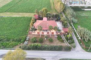 Locale Commerciale fronte strada S.P Villa Literno