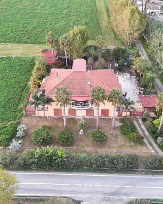 Locale Commerciale fronte strada S.P Villa Literno