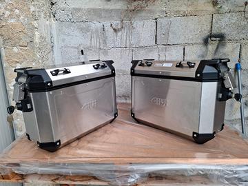 Coppia di valigie Givi trekker Outback 37litri.