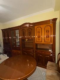 Mobile tavolo e sedie