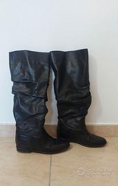 stivali neri similpelle