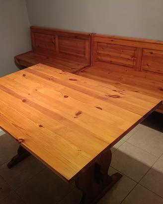 Panca e tavolo in legno