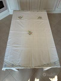 Tovaglia Ovale Ricamata con 12 Tovaglioli 245x170