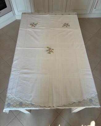 Tovaglia Ovale Ricamata con 12 Tovaglioli 245x170