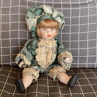 Bambola da collezione in capodimonte