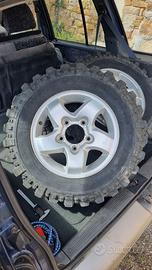 4 cerchi in lega + 4 gomme per fuoristrada
