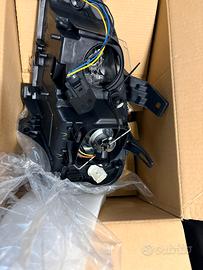 Mercedes ML  W163 faro destro.