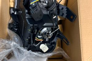 Mercedes ML  W163 faro destro.