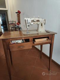 macchina da cucinre singer completa di tavolino