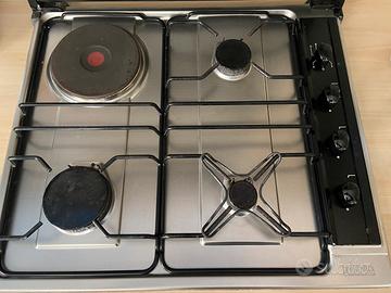 Piano cottura tre fuochi e una piastra