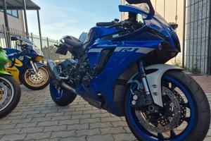 Yamaha R1