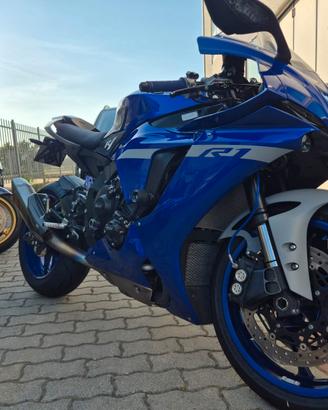 Yamaha R1