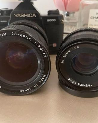YASHICA FX-3 Super 2000 con 50mm e ZOOM 28-80mm