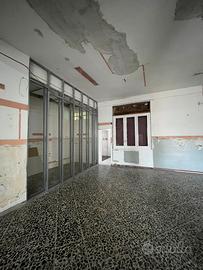 Locale commerciale fronte strada - 200mq versatile