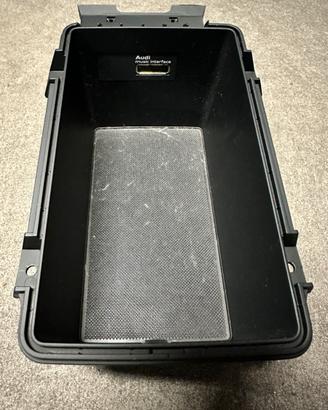 Audi A3 8V box porta AMI + adattatori 8V0035763