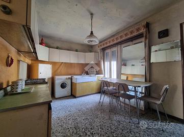 CASA SEMINDIPENDENTE A BORGO VIRGILIO