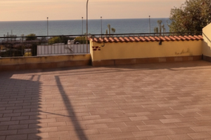 Trilocale con Terrazza, magazzino, area di sosta