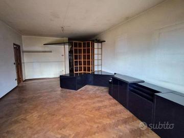 Appartamento di 165 m² con più di 5 locali e box a